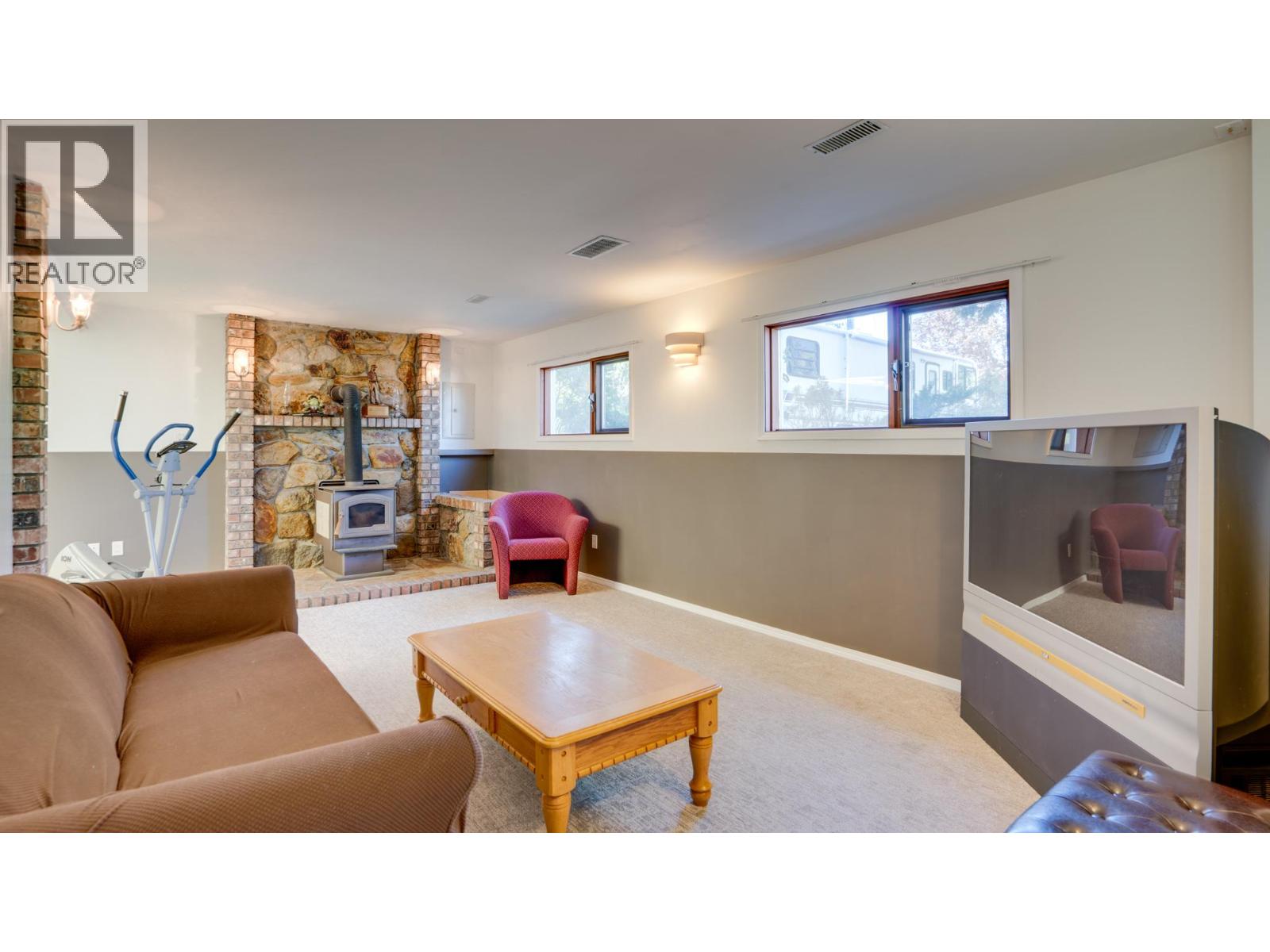 3419 Larch Drive, Armstrong