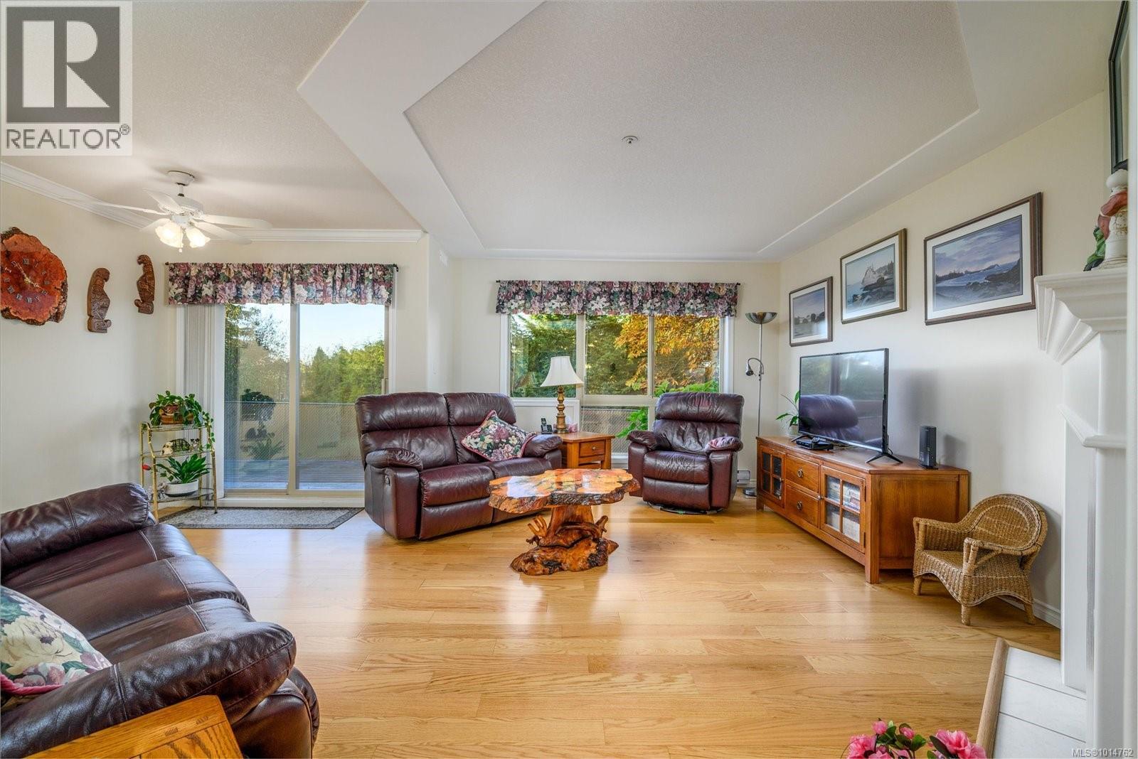 106 335 Hirst Ave W, Parksville