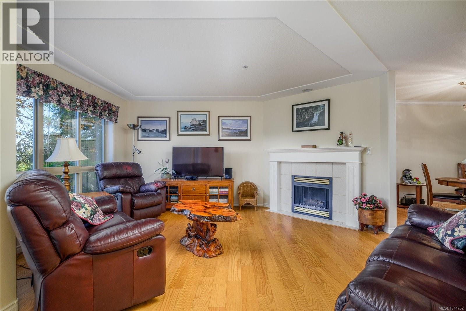 106 335 Hirst Ave W, Parksville