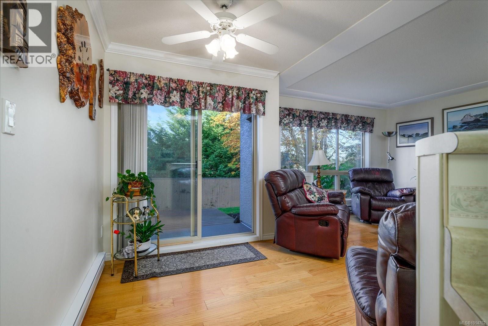 106 335 Hirst Ave W, Parksville