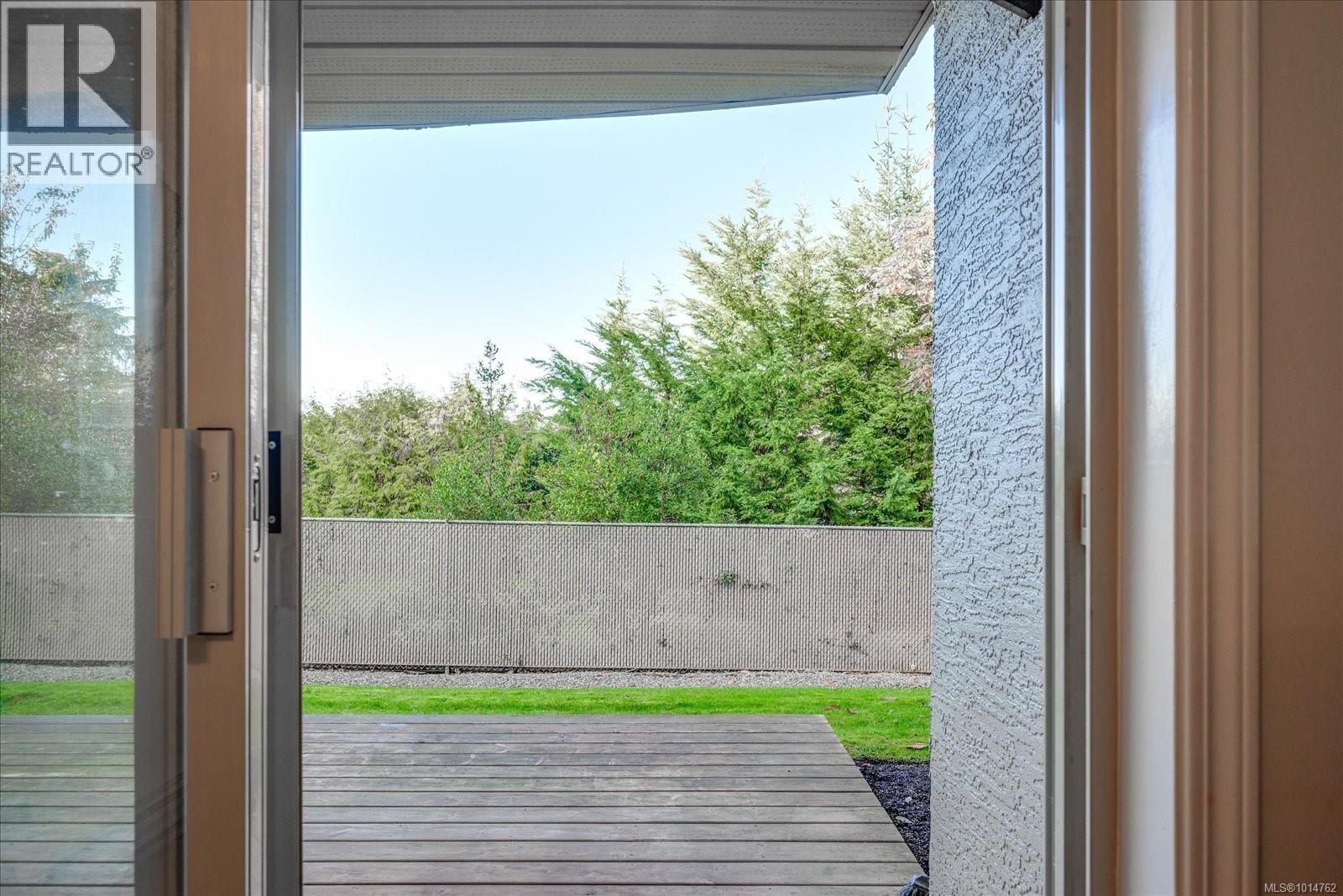 106 335 Hirst Ave W, Parksville
