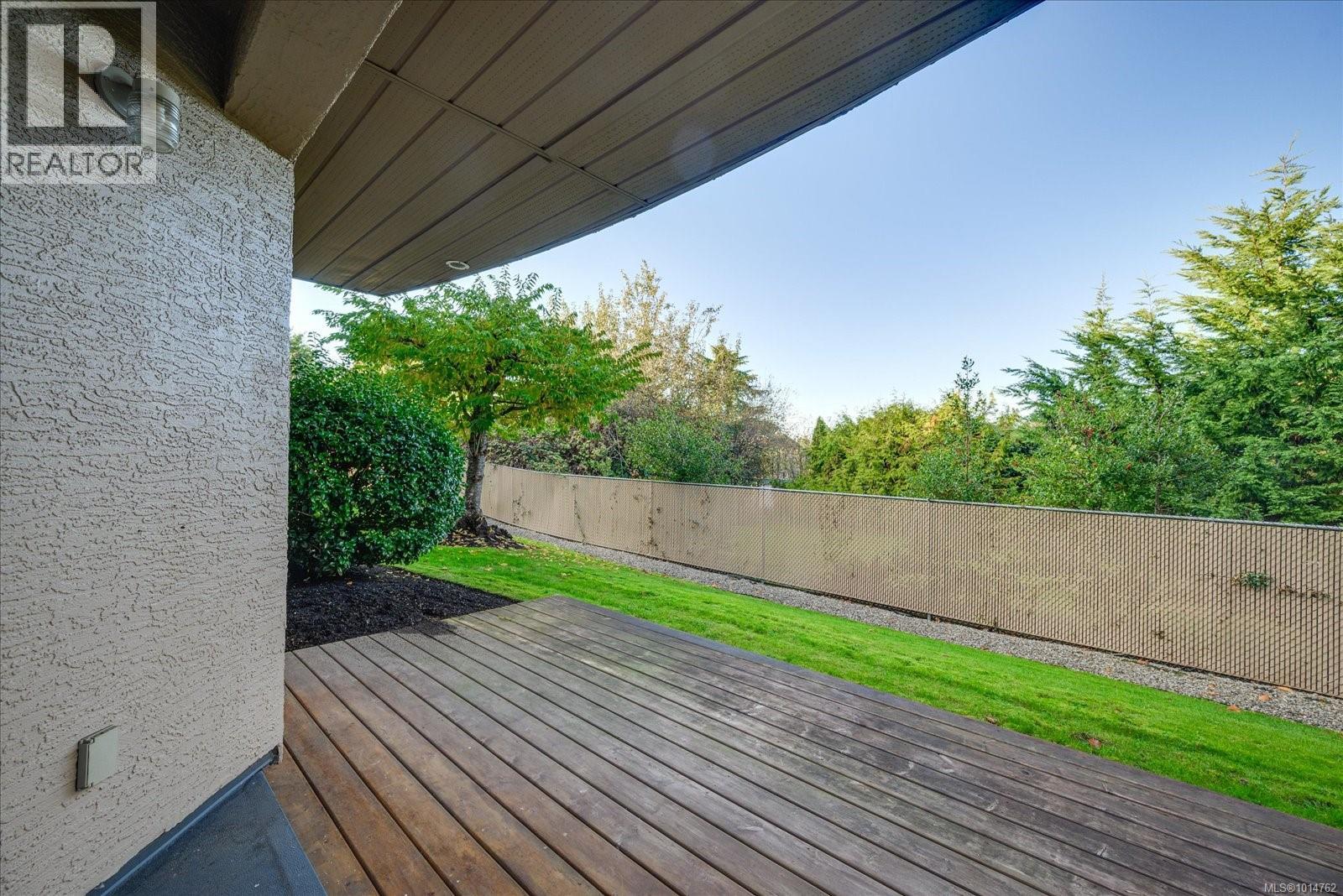 106 335 Hirst Ave W, Parksville