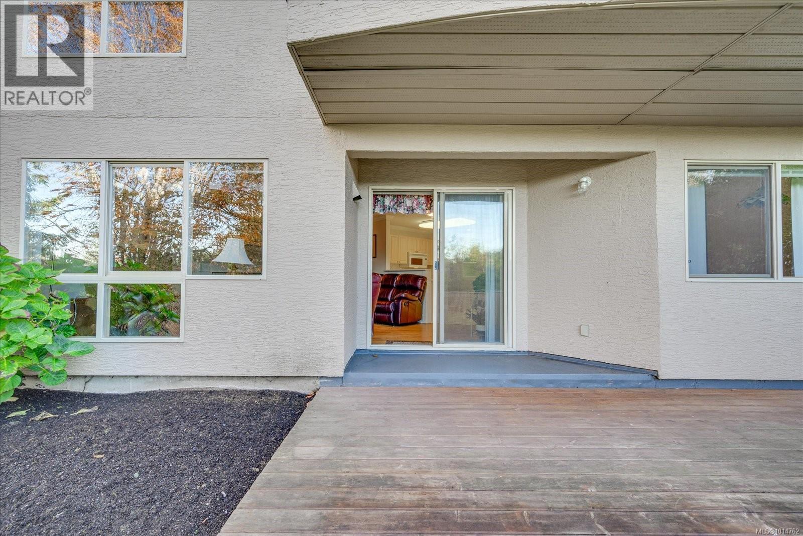 106 335 Hirst Ave W, Parksville