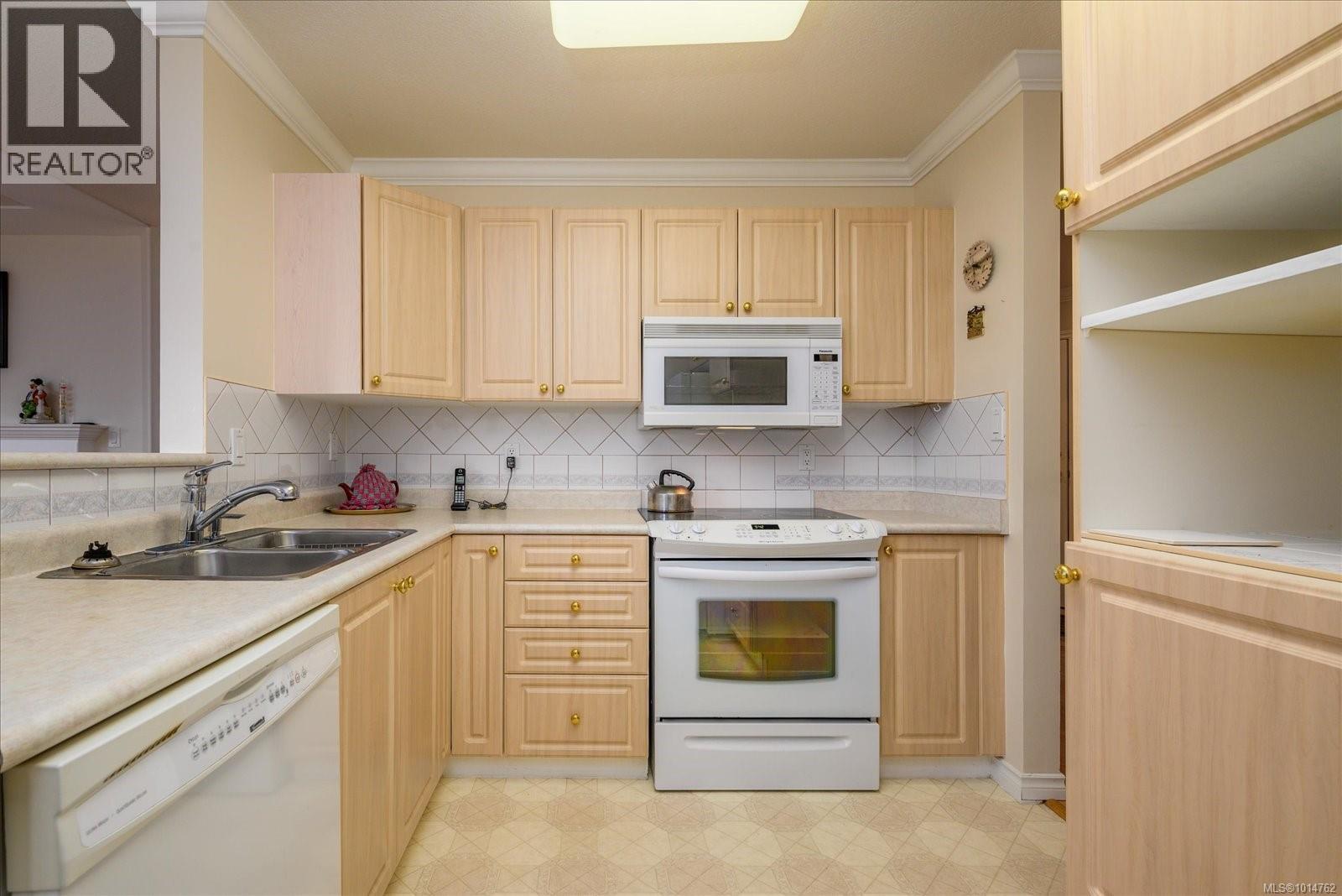 106 335 Hirst Ave W, Parksville