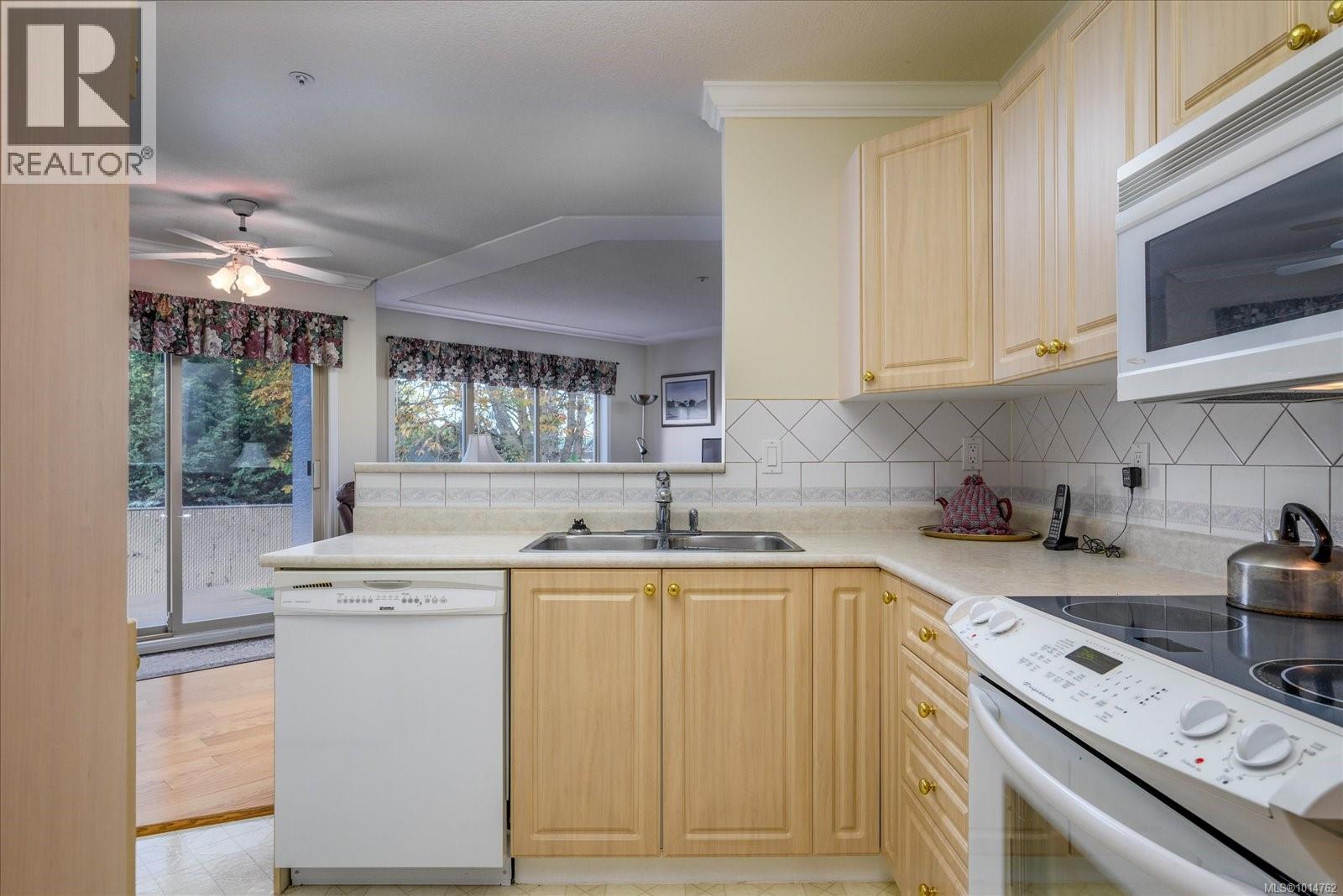 106 335 Hirst Ave W, Parksville