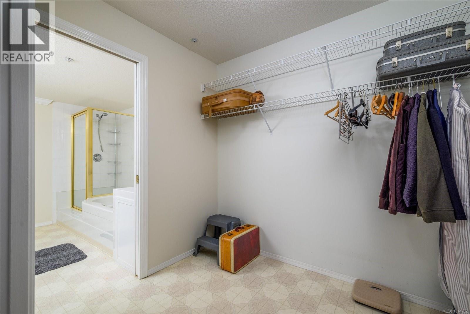 106 335 Hirst Ave W, Parksville