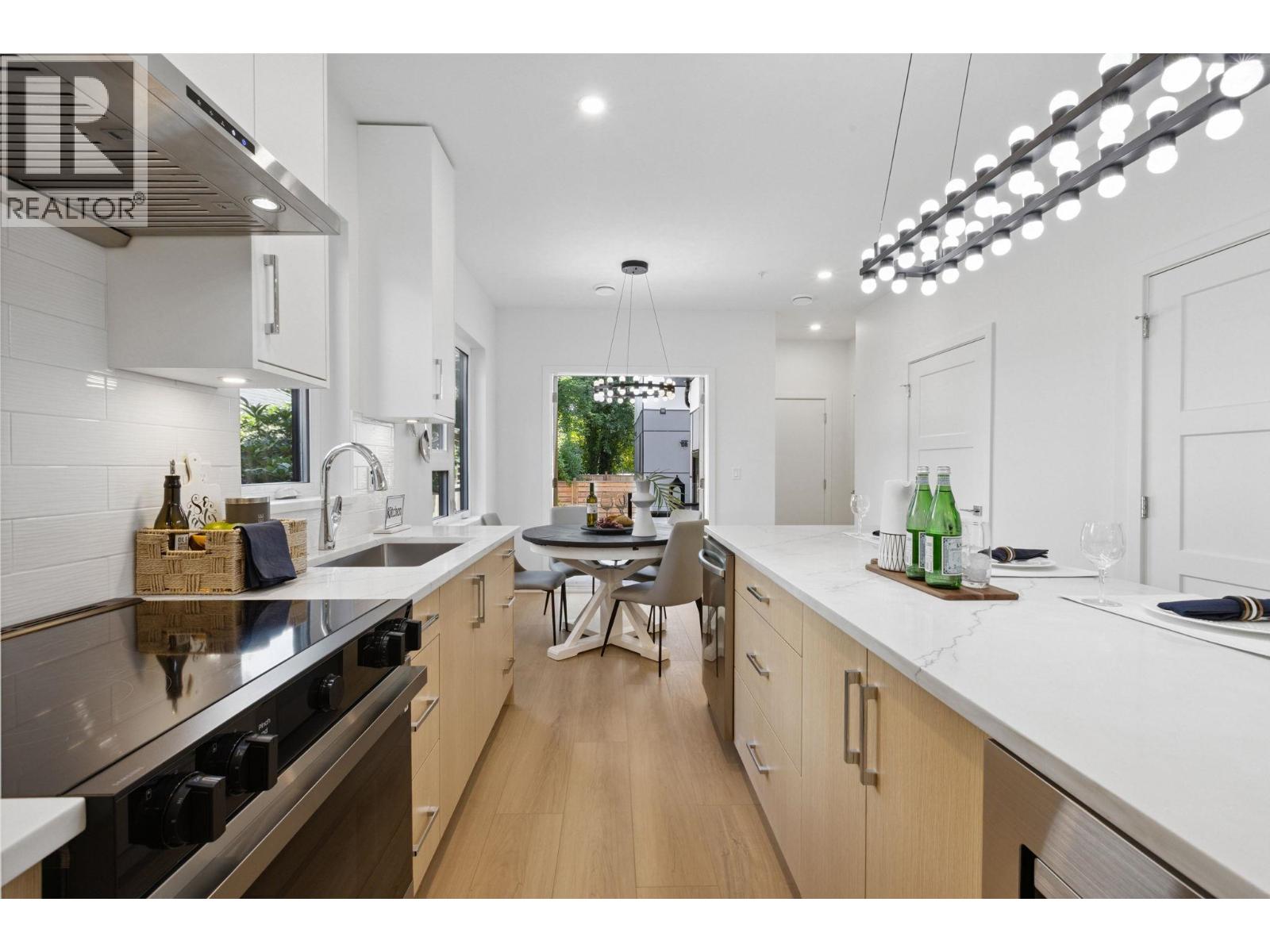 846 ST. DENIS AVENUE, North Vancouver