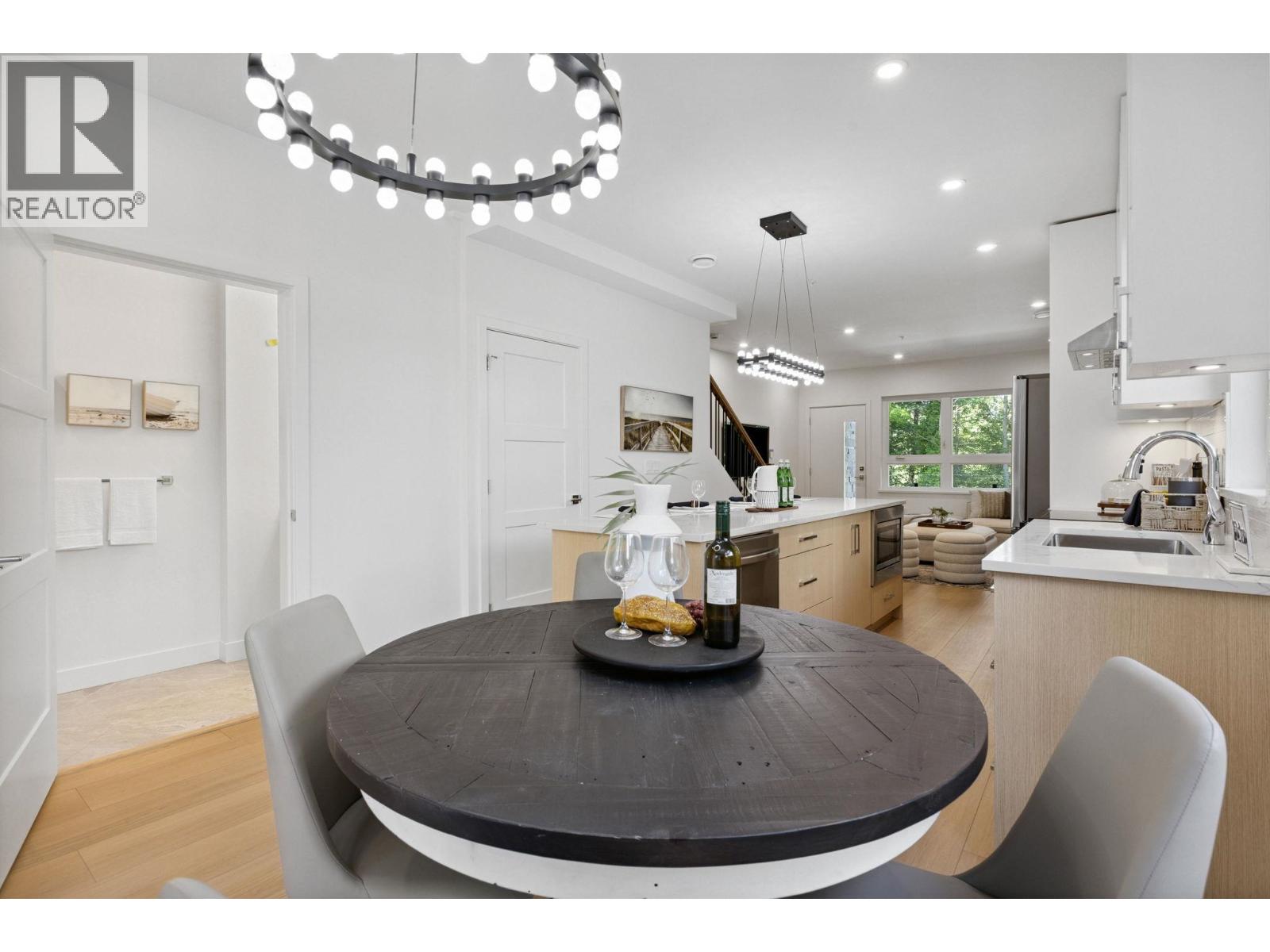 846 ST. DENIS AVENUE, North Vancouver