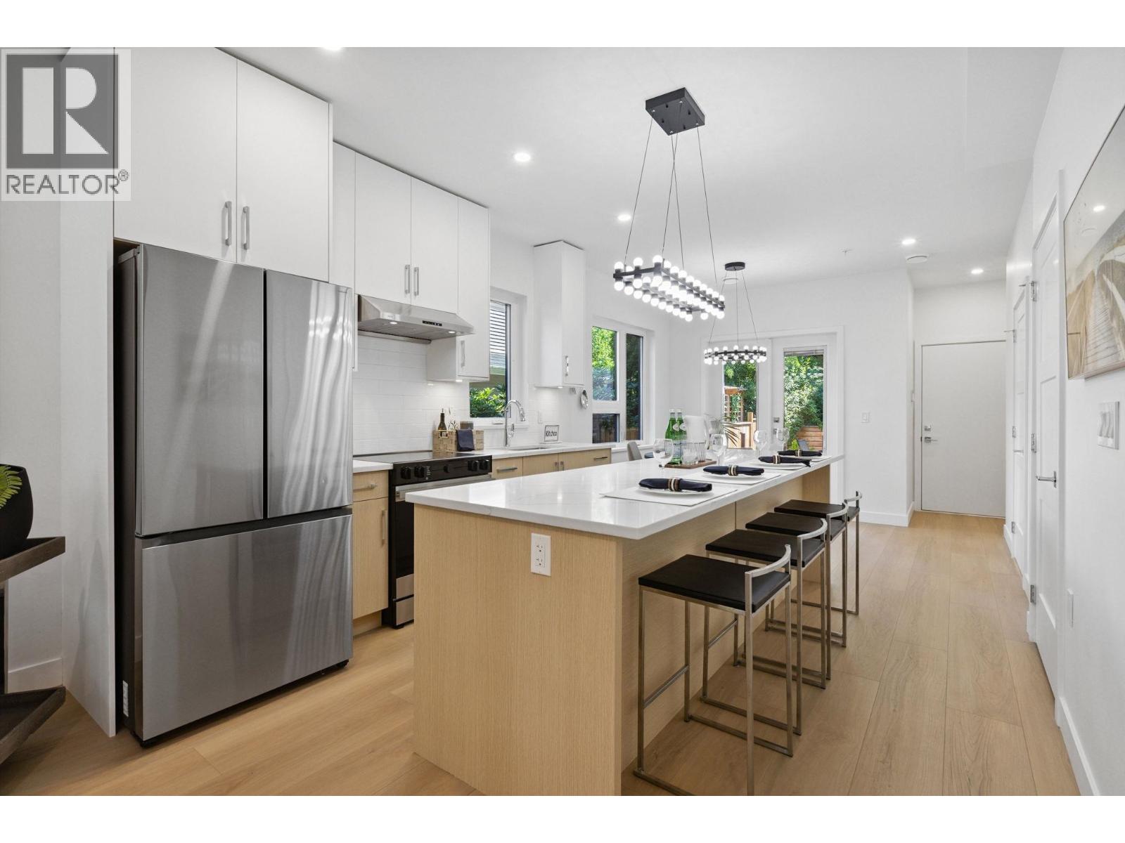 846 ST. DENIS AVENUE, North Vancouver