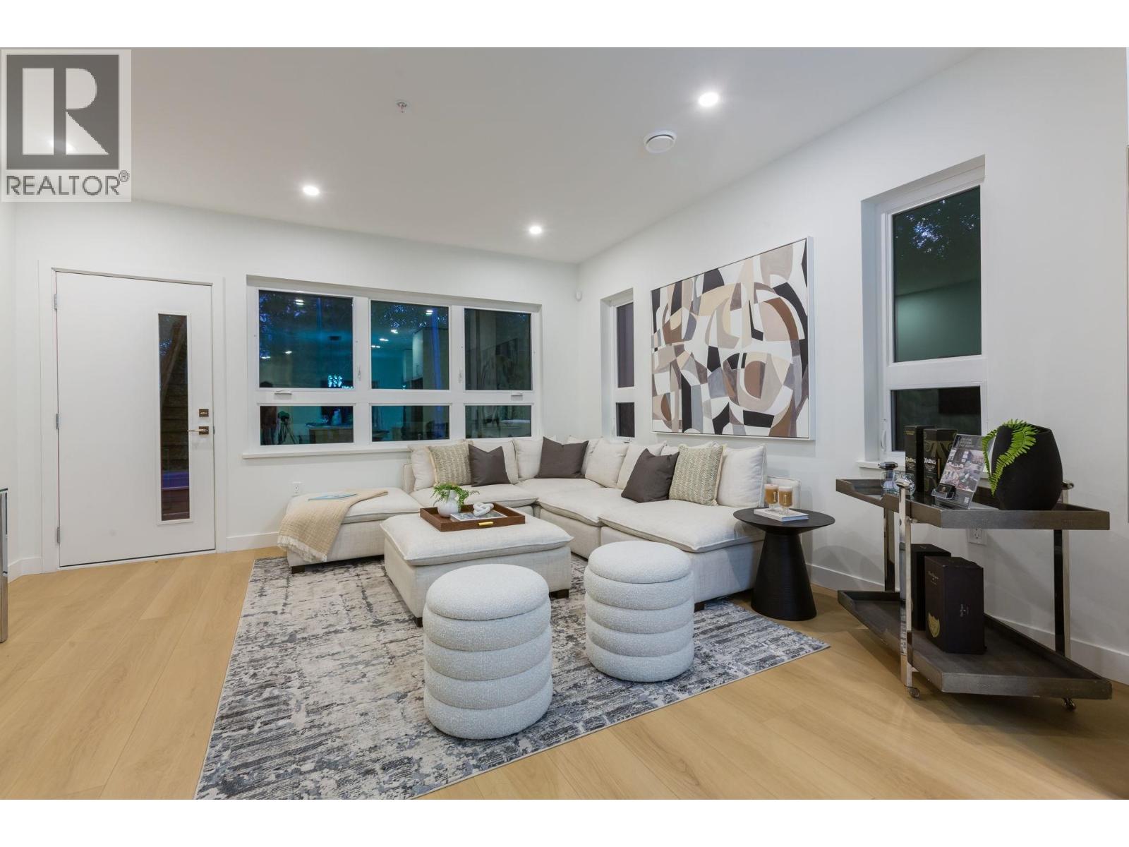 846 ST. DENIS AVENUE, North Vancouver