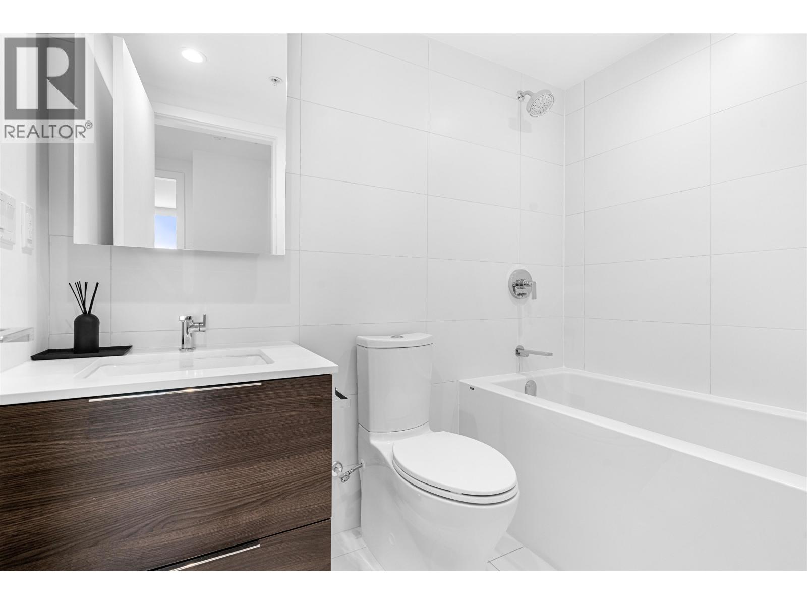 2402 450 WESTVIEW STREET, Coquitlam