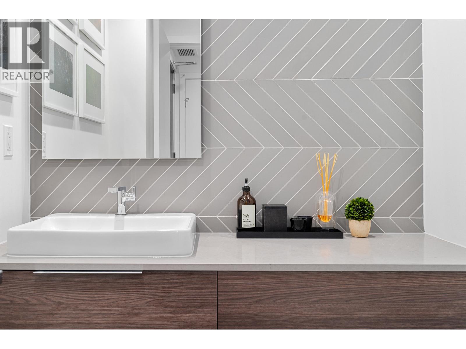 2402 450 WESTVIEW STREET, Coquitlam