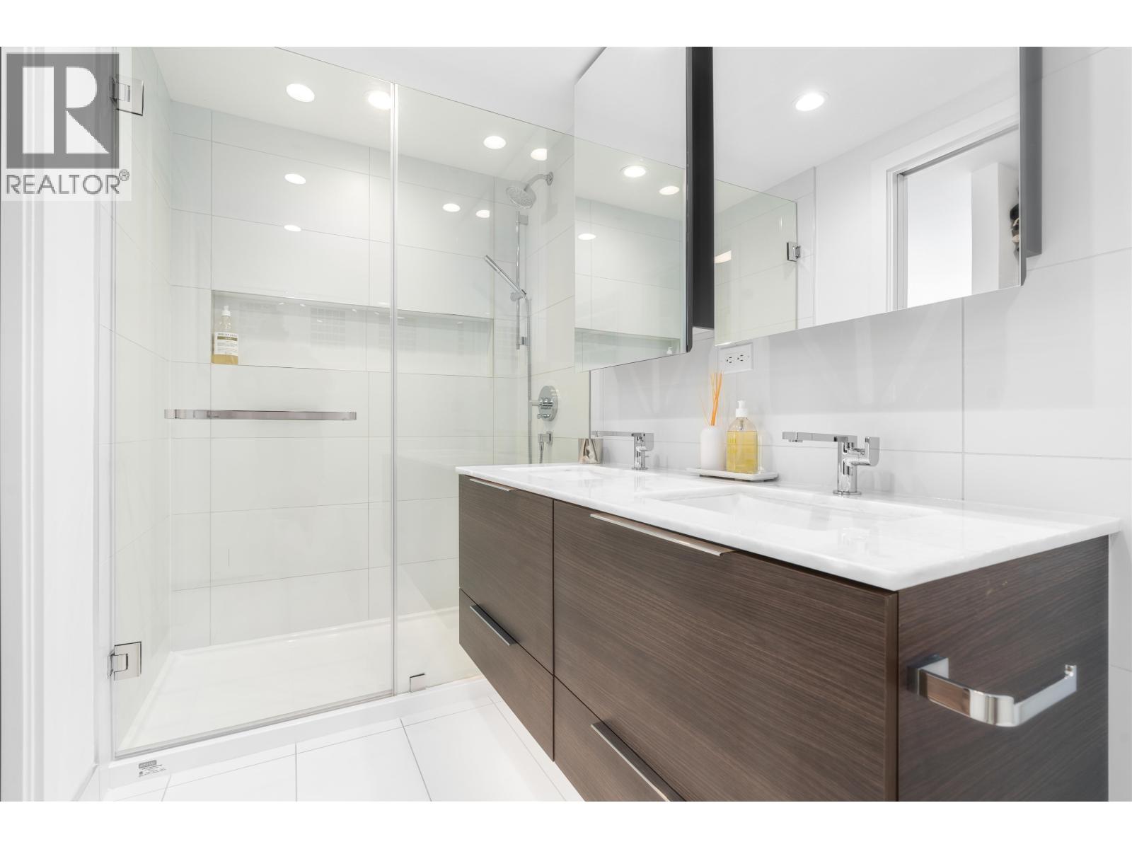 2402 450 WESTVIEW STREET, Coquitlam