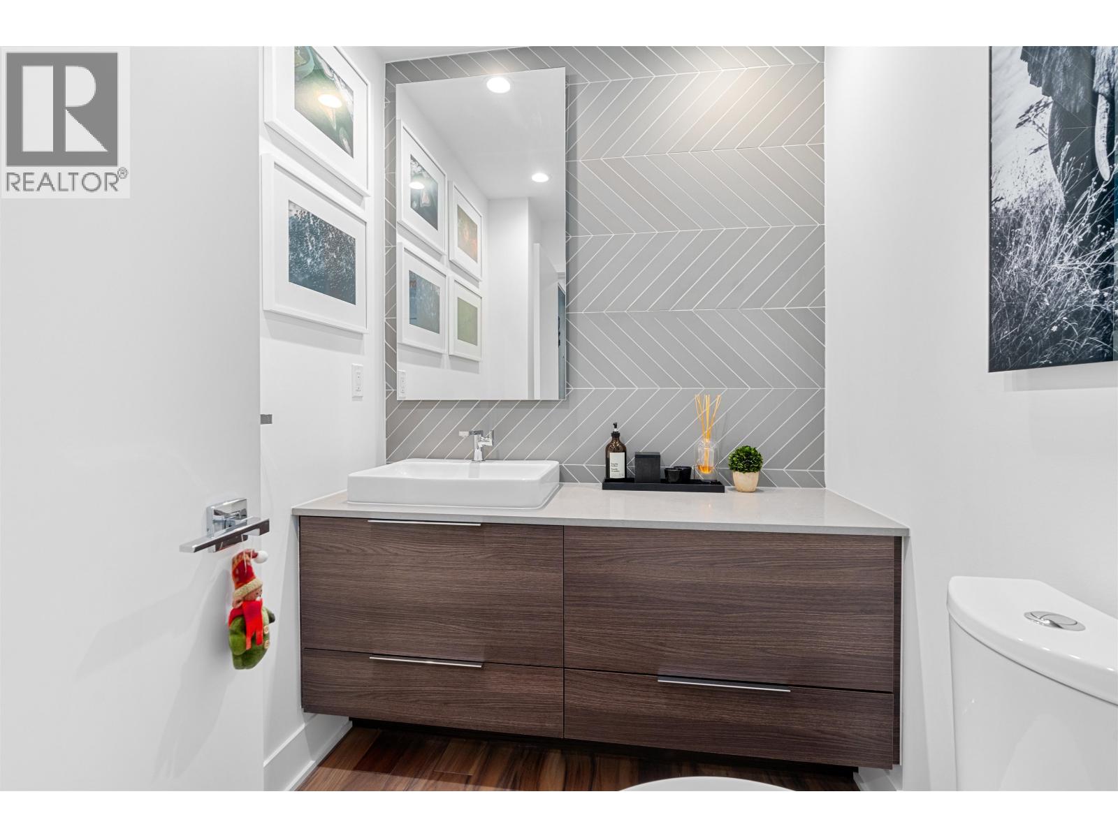 2402 450 WESTVIEW STREET, Coquitlam