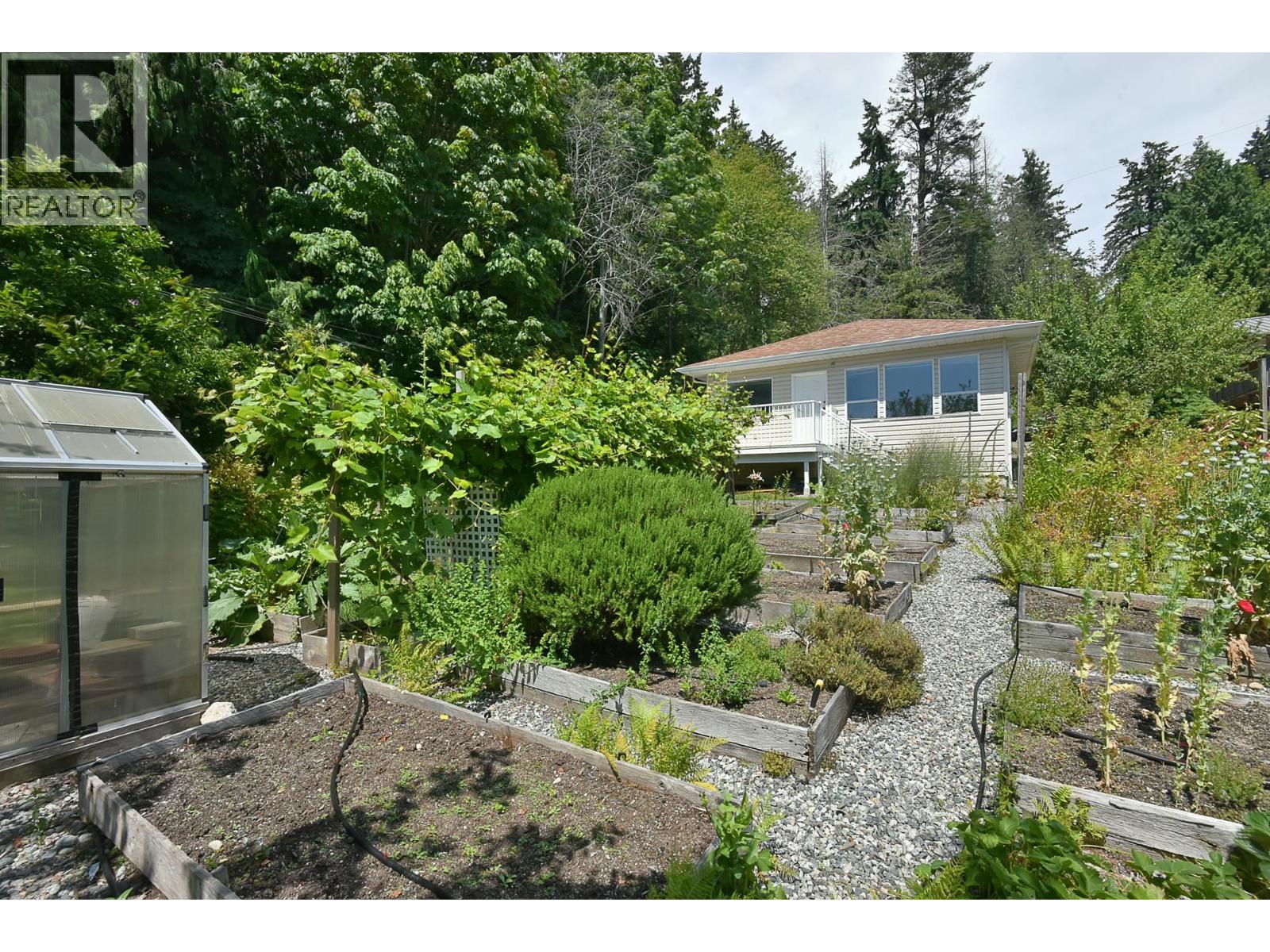 2755-2757 LOWER ROAD, Roberts Creek