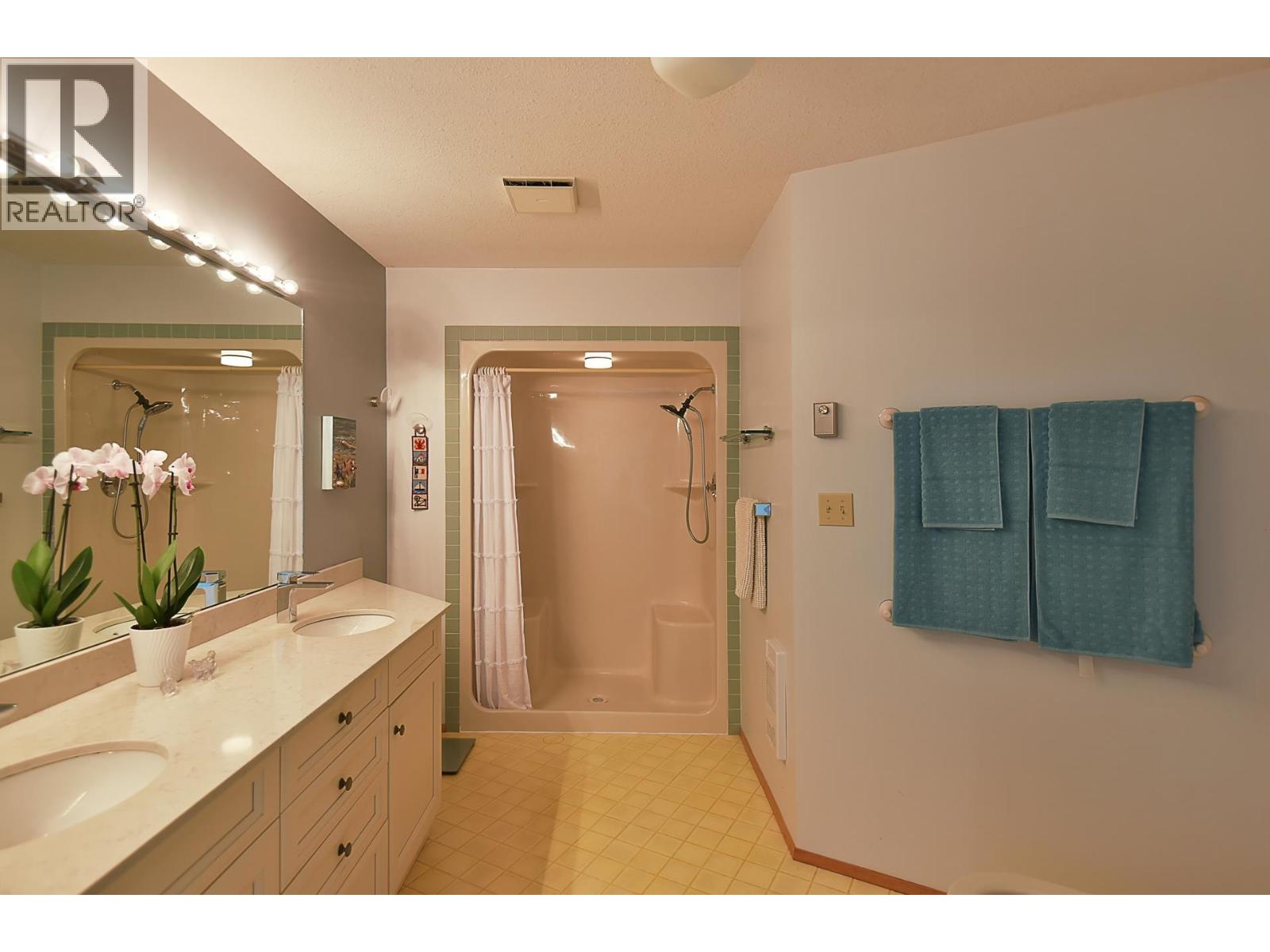 2755-2757 LOWER ROAD, Roberts Creek