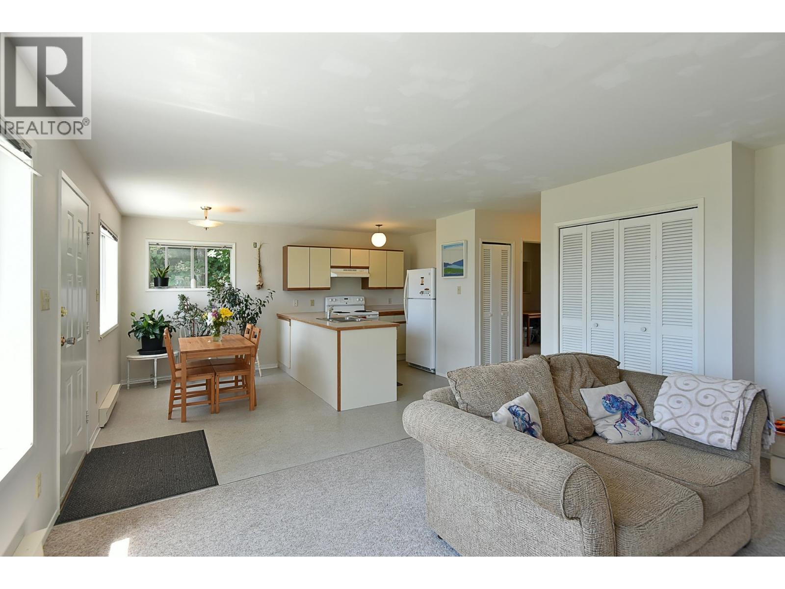 2755-2757 LOWER ROAD, Roberts Creek