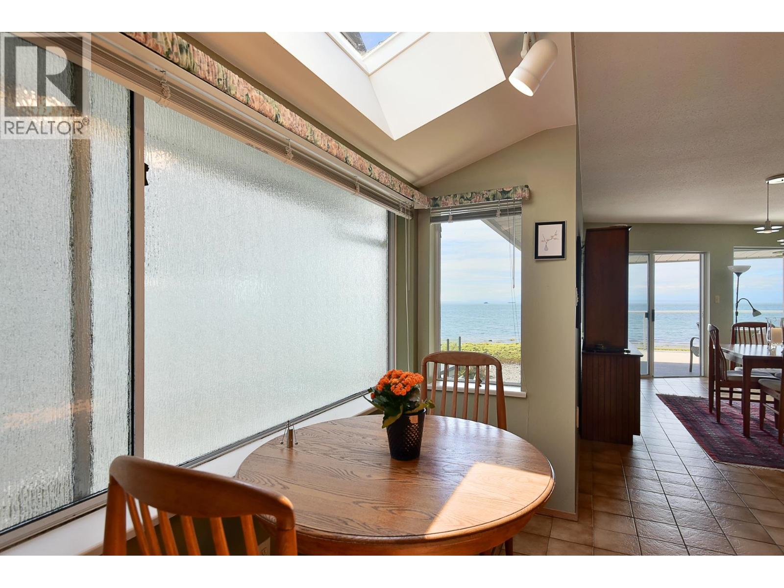 2755-2757 LOWER ROAD, Roberts Creek