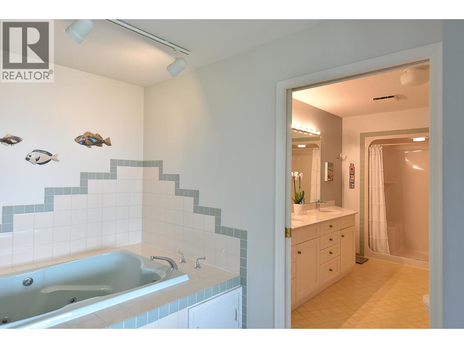 2755-2757 LOWER ROAD, Roberts Creek