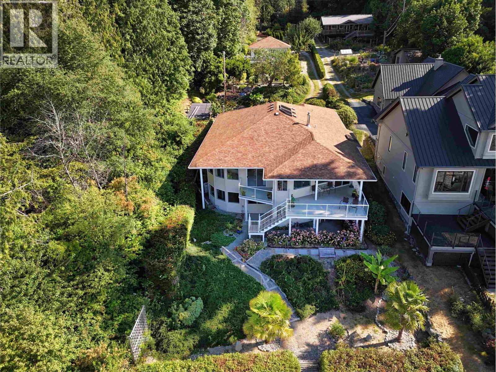 2755-2757 LOWER ROAD, Roberts Creek