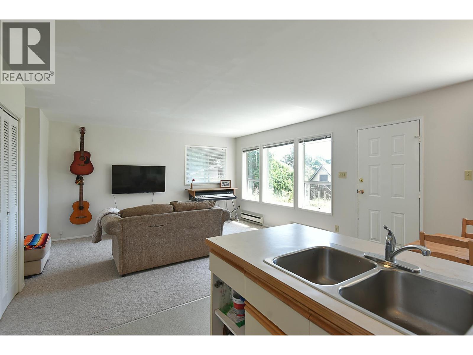 2755-2757 LOWER ROAD, Roberts Creek