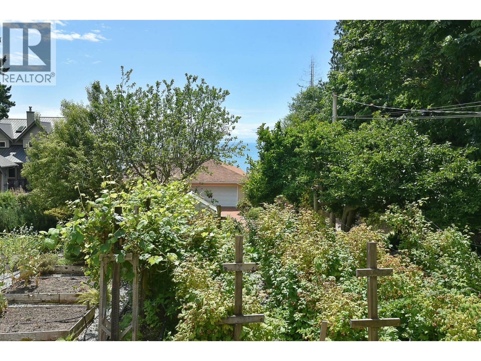 2755-2757 LOWER ROAD, Roberts Creek