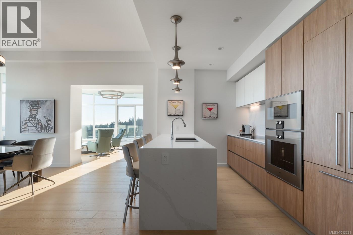 1702 2000 Hannington Road, Langford