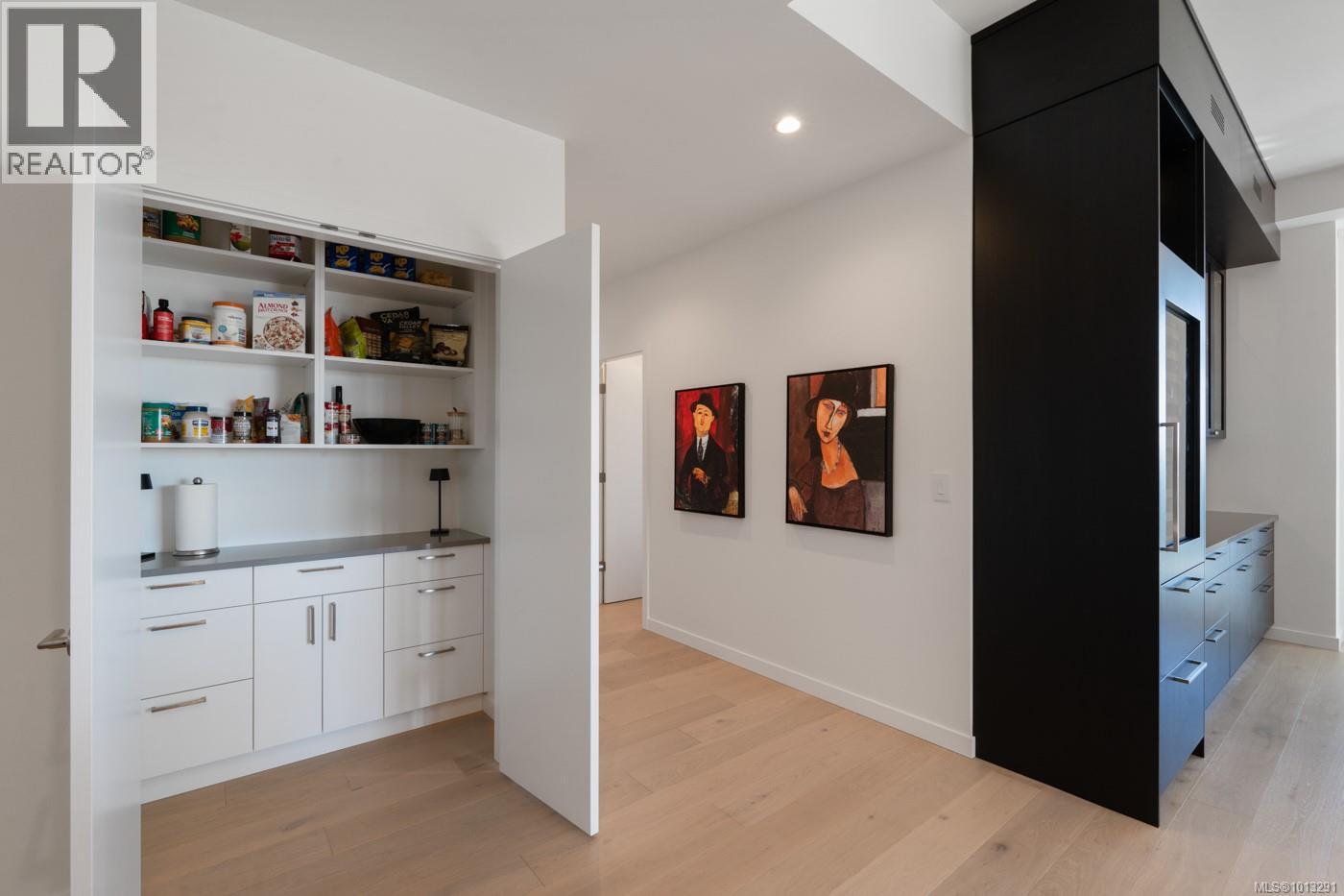 1702 2000 Hannington Road, Langford