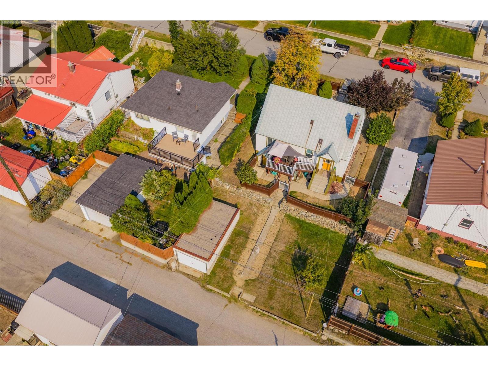 936 Thackeray Street, Warfield