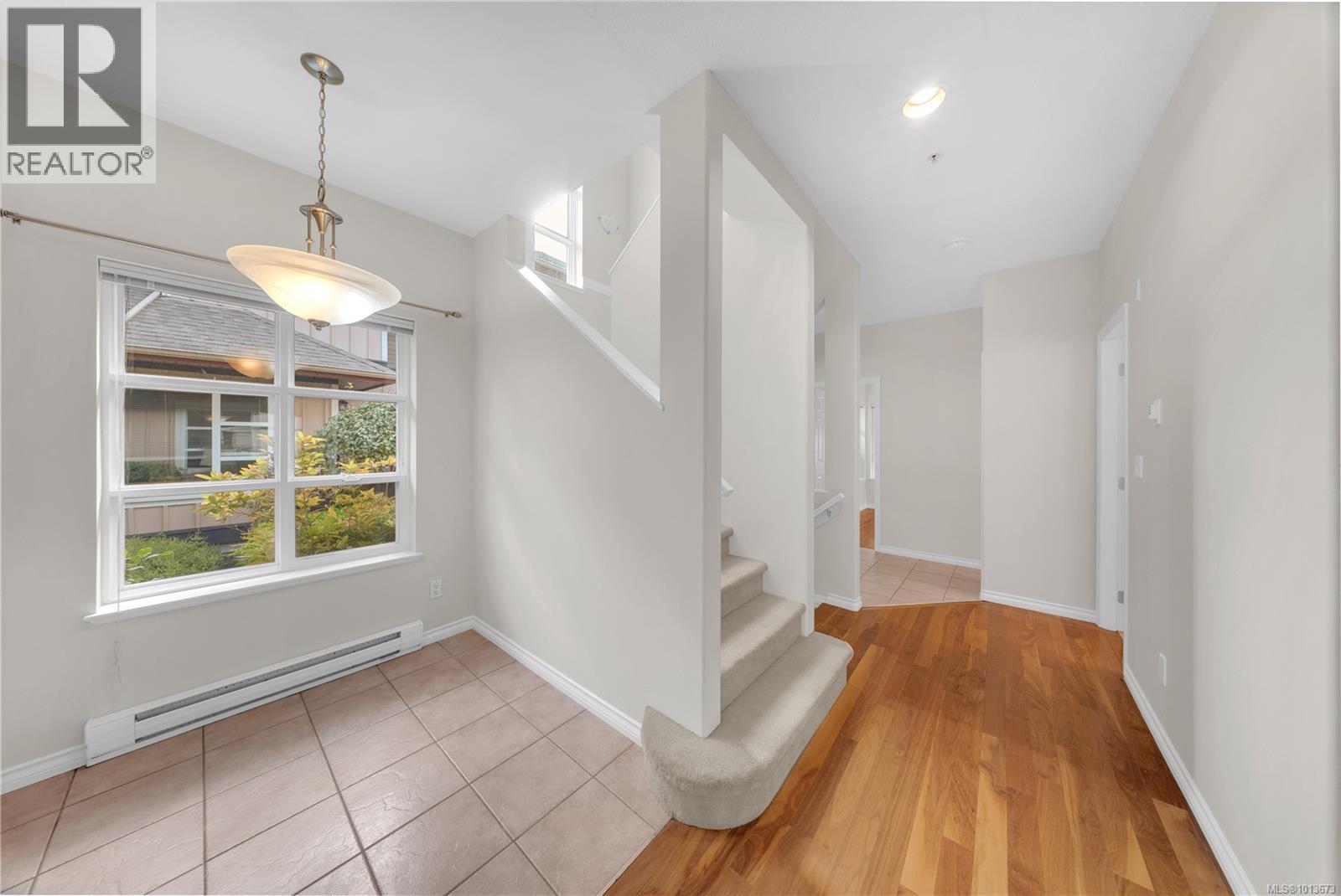 2260 Kinross Ave, Oak Bay
