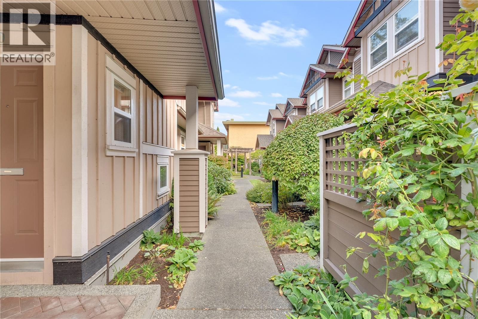 2260 Kinross Ave, Oak Bay