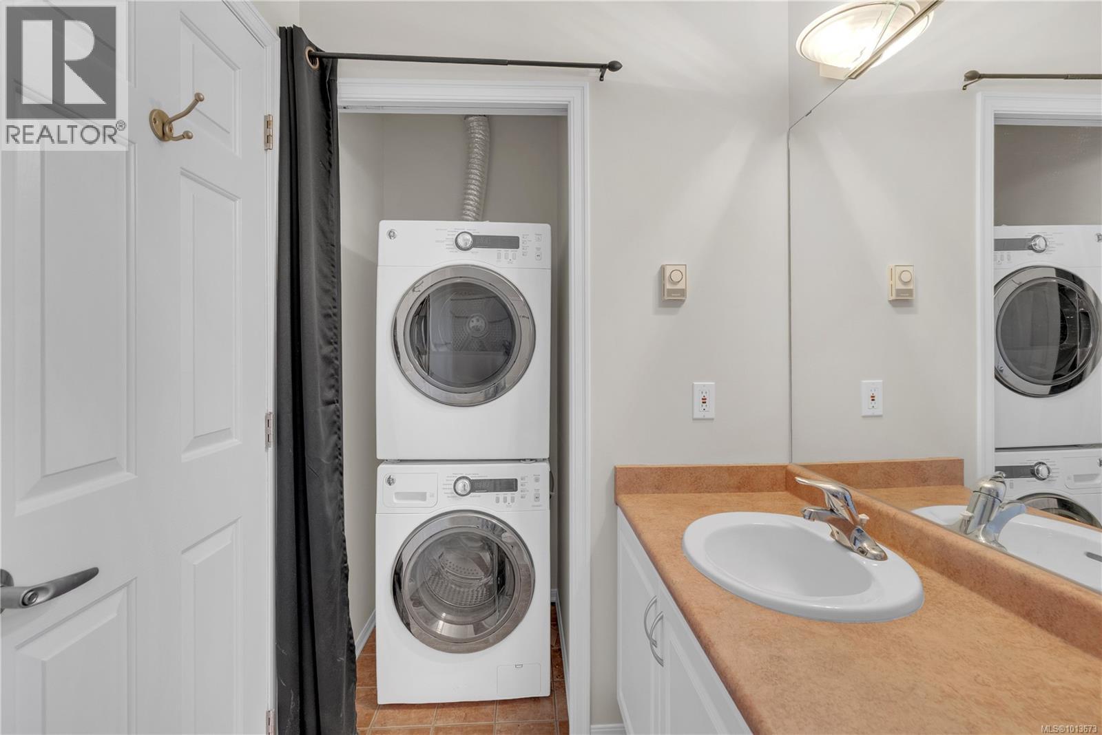 2260 Kinross Ave, Oak Bay