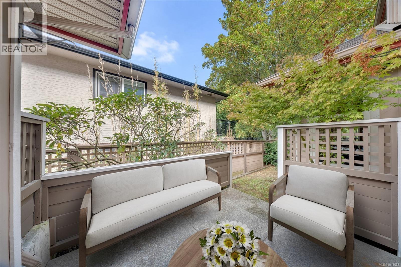 2260 Kinross Ave, Oak Bay