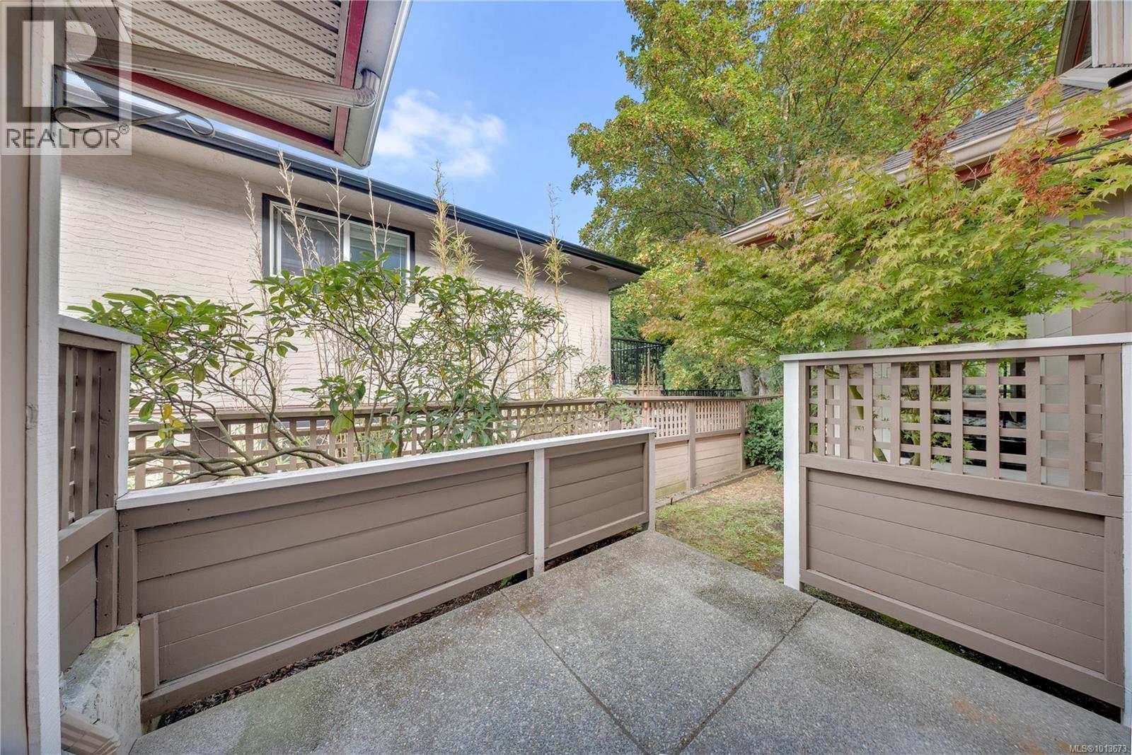 2260 Kinross Ave, Oak Bay