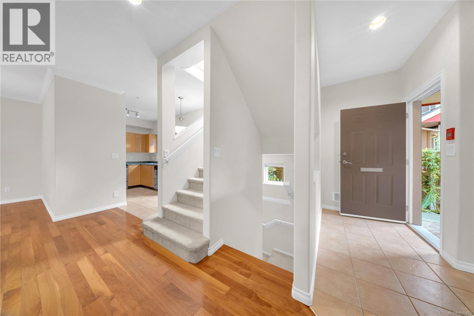 2260 Kinross Ave, Oak Bay