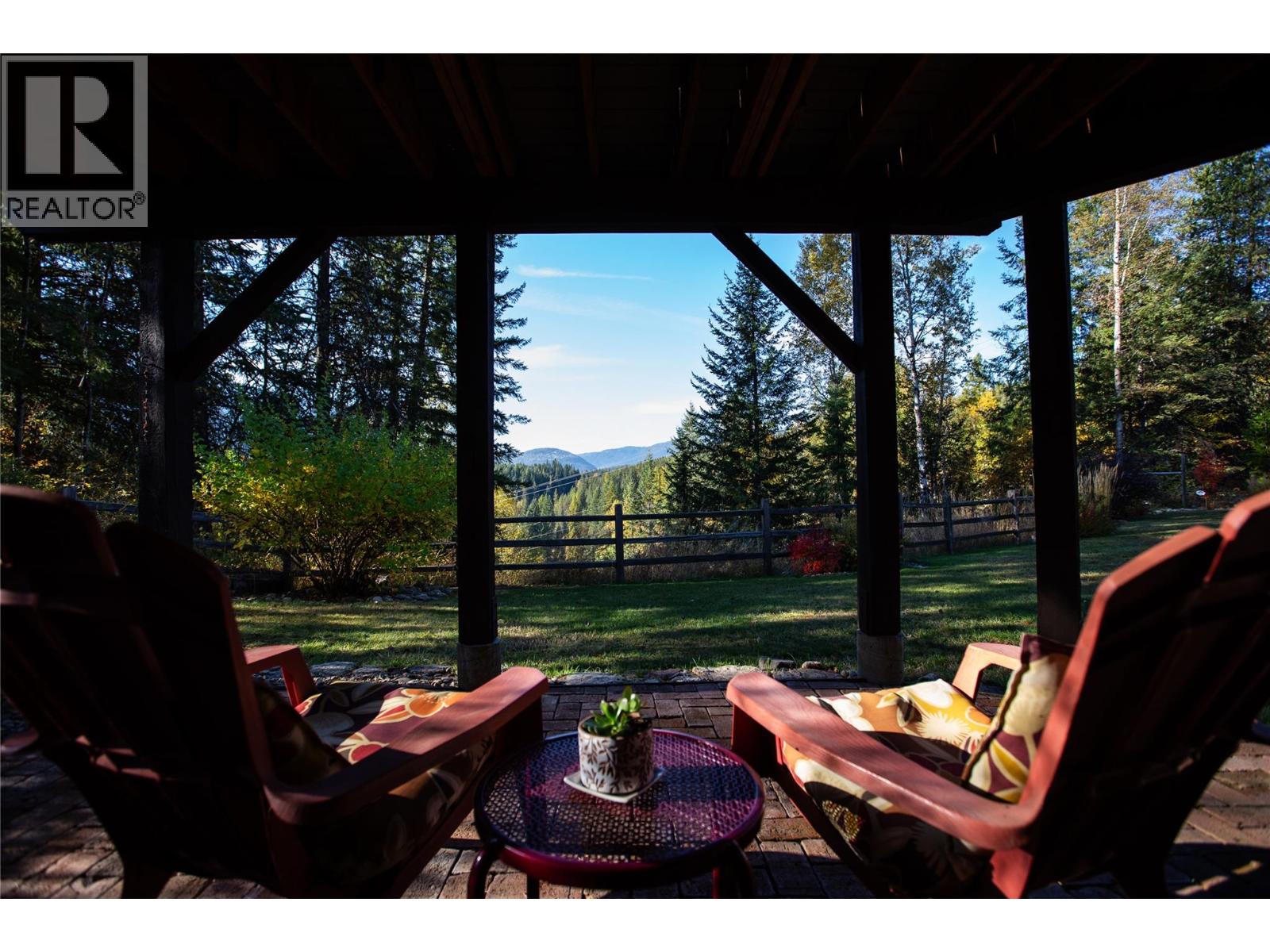 3306 Krestova Road, Krestova