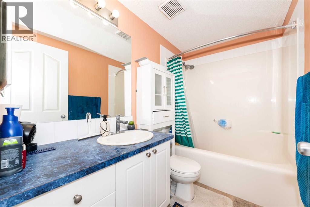 Single Family House for Sale in  Taravista Mews NE Taradale Calgary 