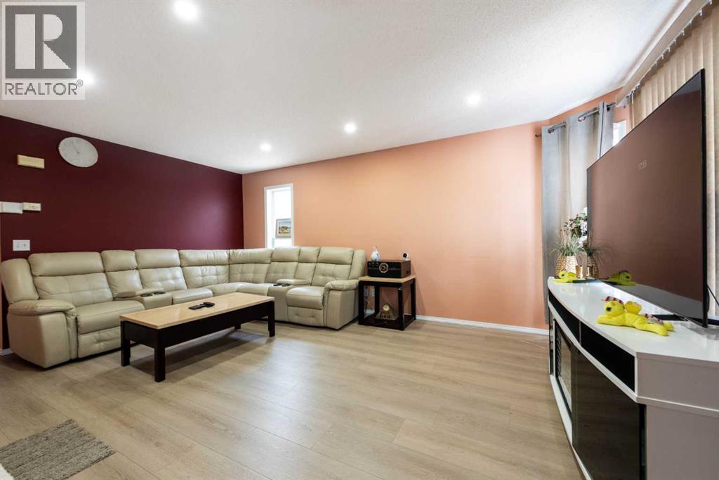 Single Family House for Sale in  Taravista Mews NE Taradale Calgary 