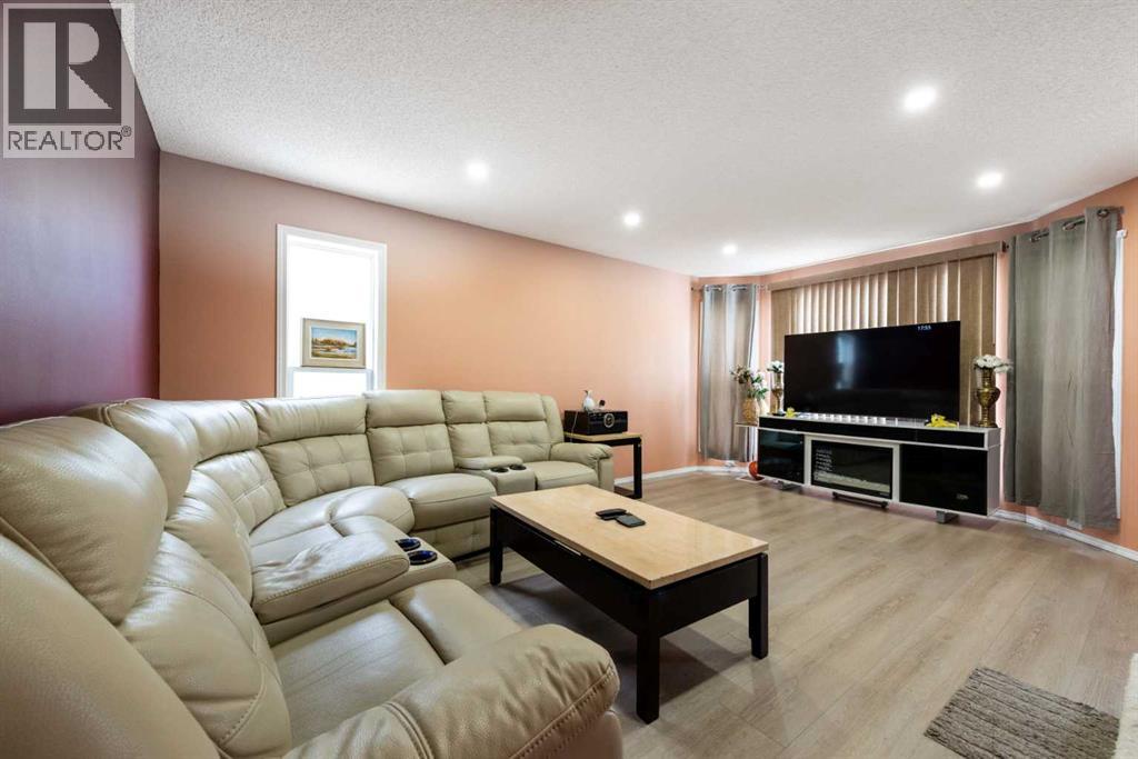 Single Family House for Sale in  Taravista Mews NE Taradale Calgary 