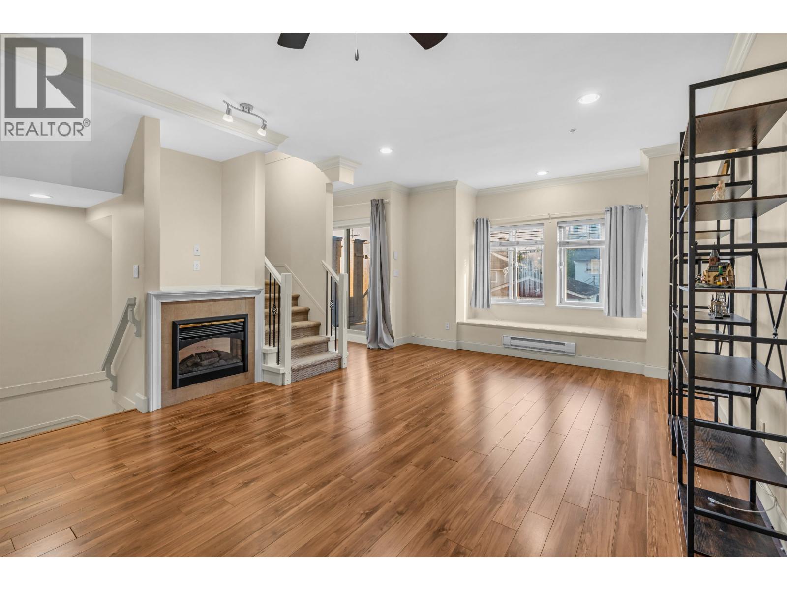 8 3139 SMITH AVENUE, Burnaby