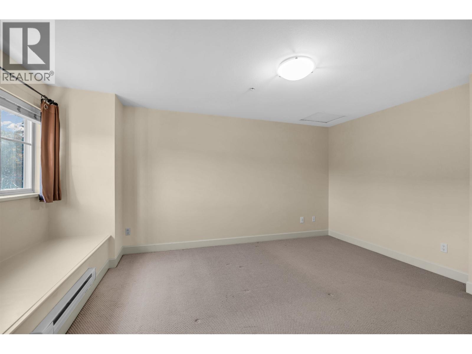 8 3139 SMITH AVENUE, Burnaby