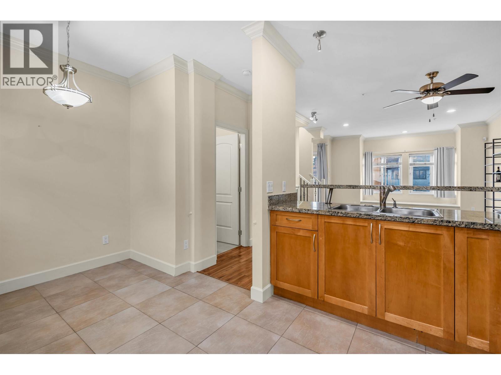 8 3139 SMITH AVENUE, Burnaby