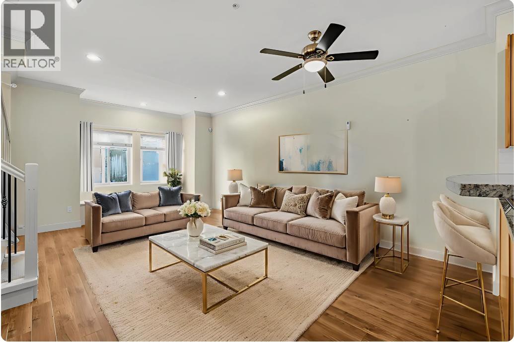 8 3139 SMITH AVENUE, Burnaby