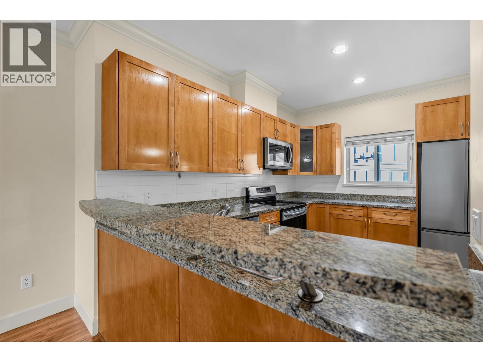 8 3139 SMITH AVENUE, Burnaby