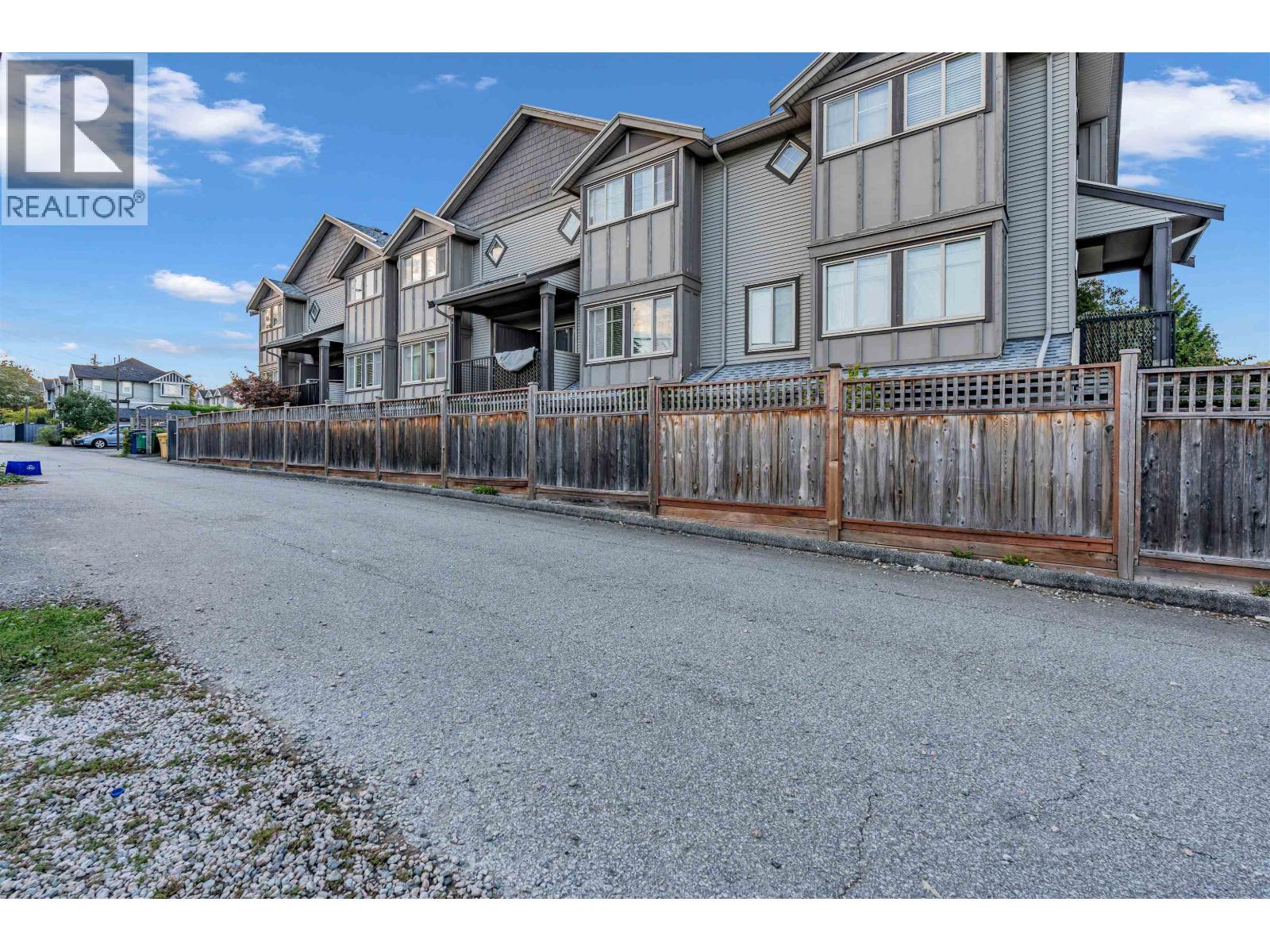 8 3139 SMITH AVENUE, Burnaby