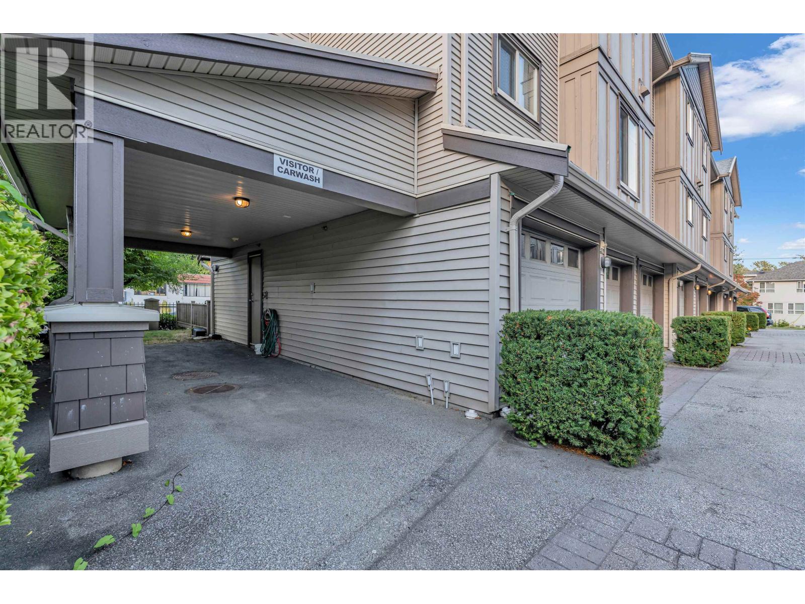 8 3139 SMITH AVENUE, Burnaby