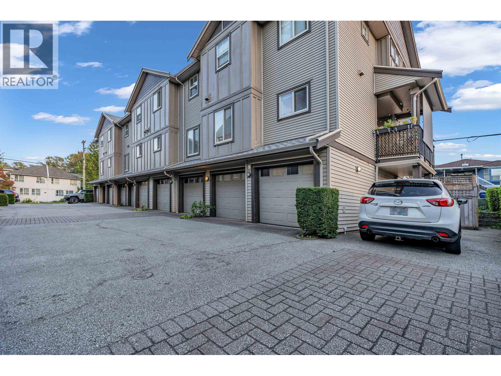 8 3139 SMITH AVENUE, Burnaby