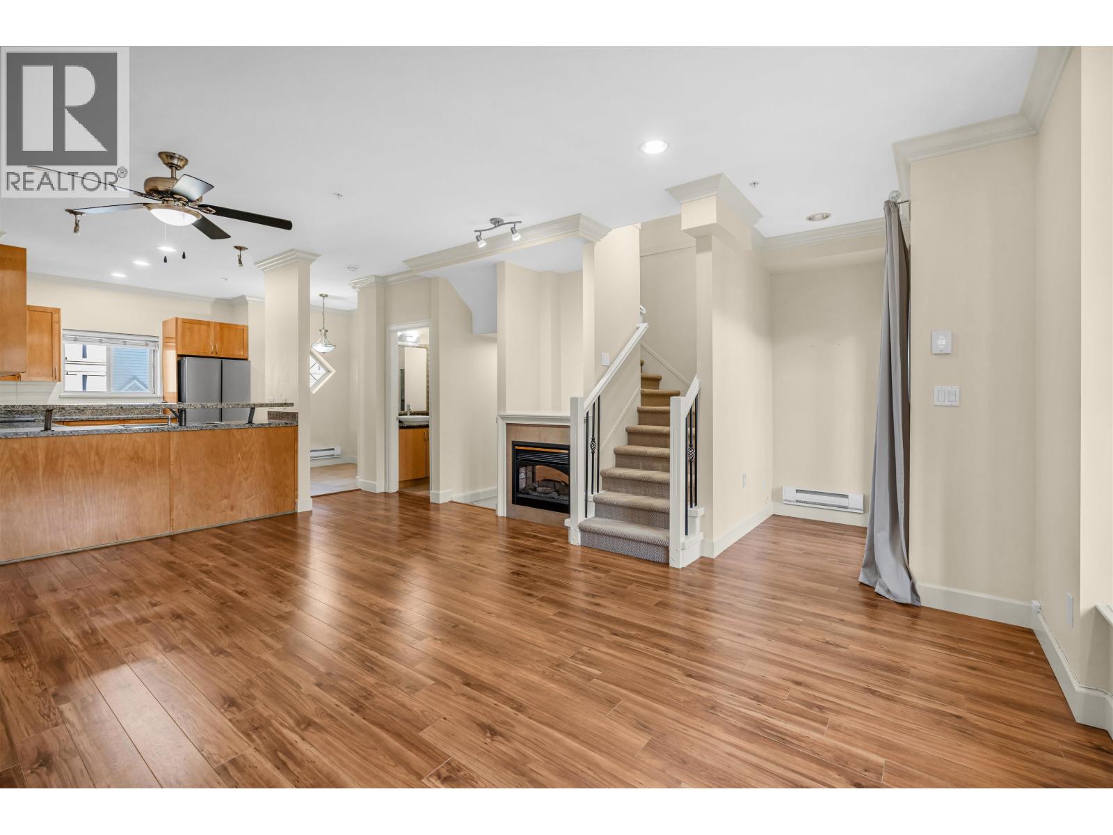 8 3139 SMITH AVENUE, Burnaby