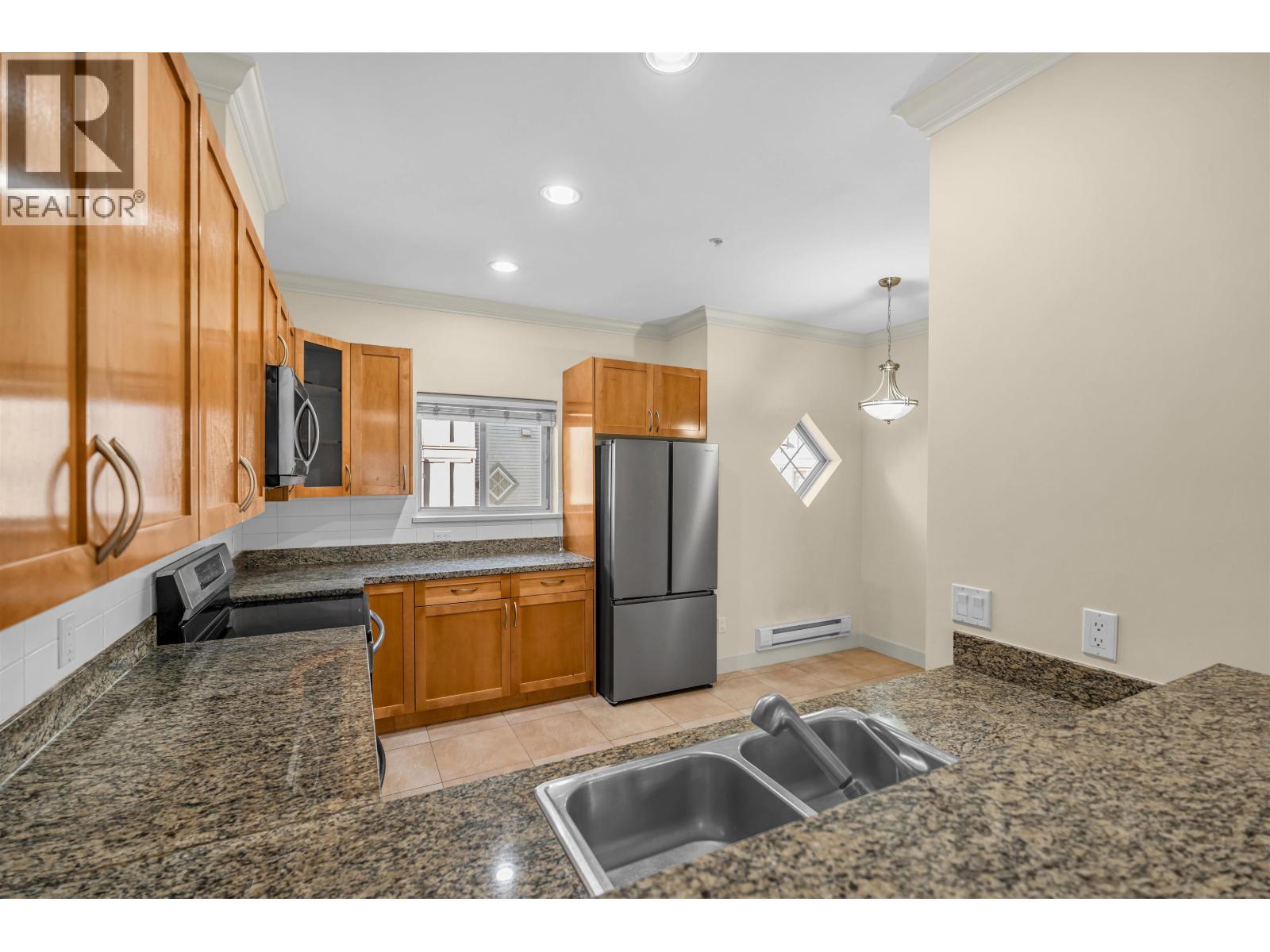 8 3139 SMITH AVENUE, Burnaby