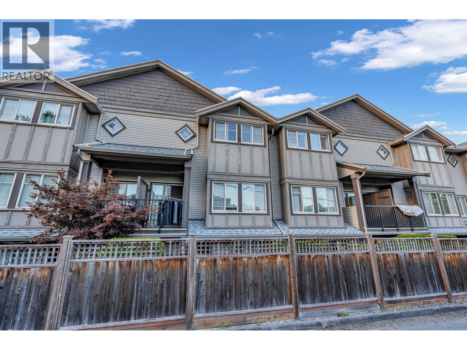 8 3139 SMITH AVENUE, Burnaby